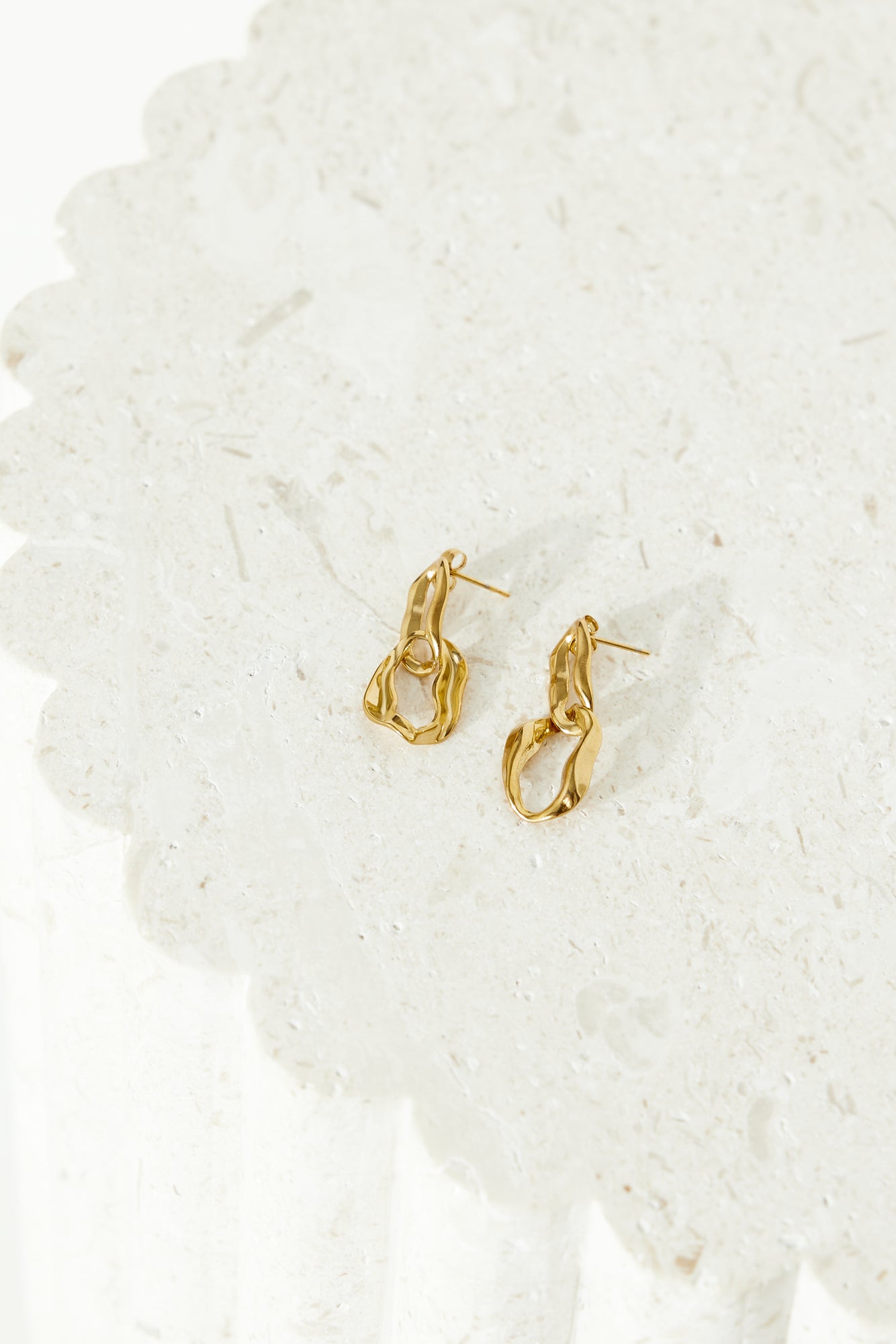 Velora Everyone Wants Earrings 18K Gold Plated