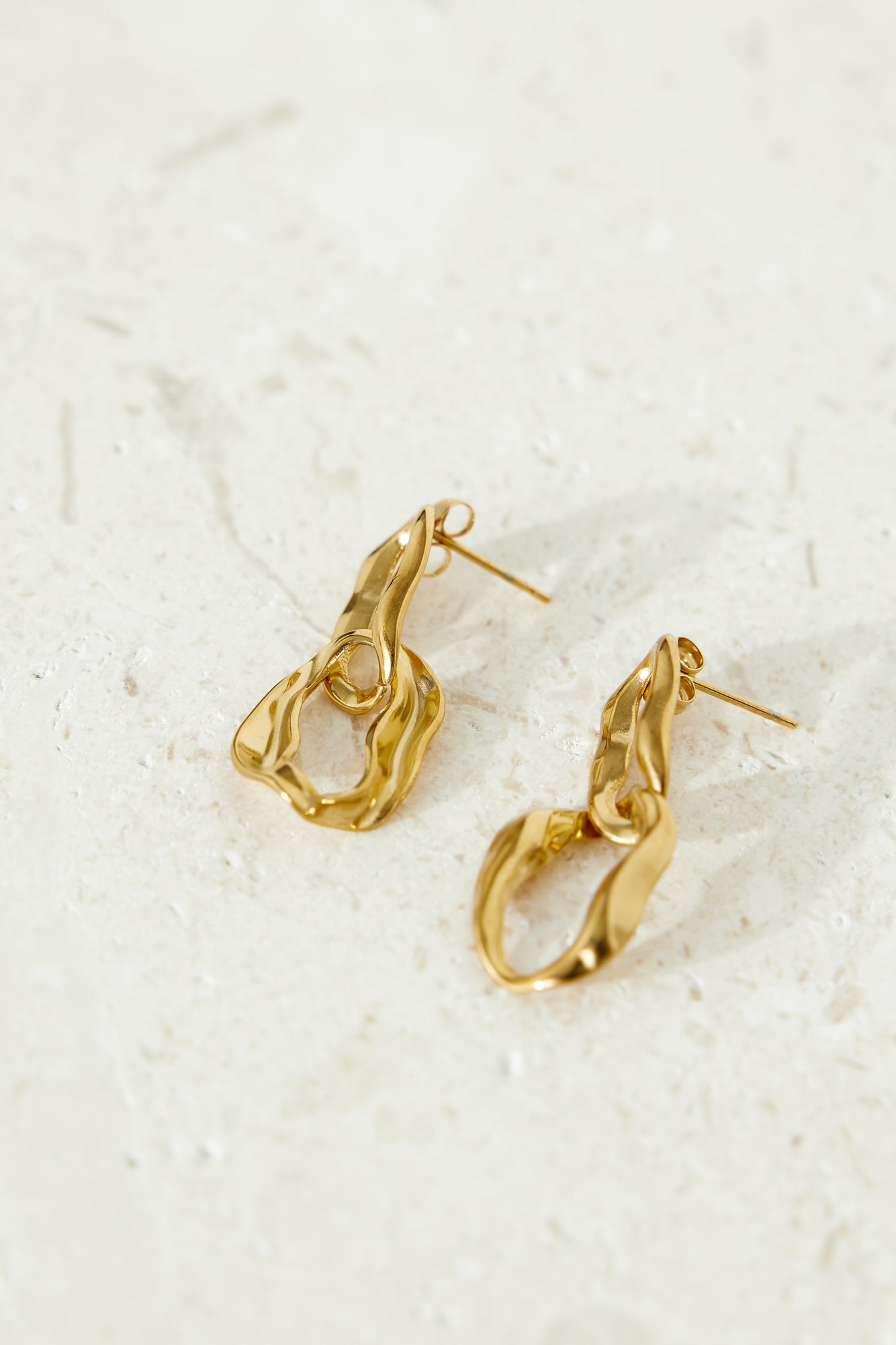 Velora Everyone Wants Earrings 18K Gold Plated